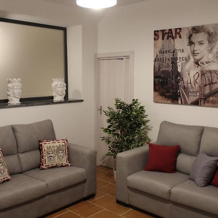 Zisa Home Ai Cantieri Culturali-Facile Posteggio In Strada No Ticket Palermo Bagian luar foto