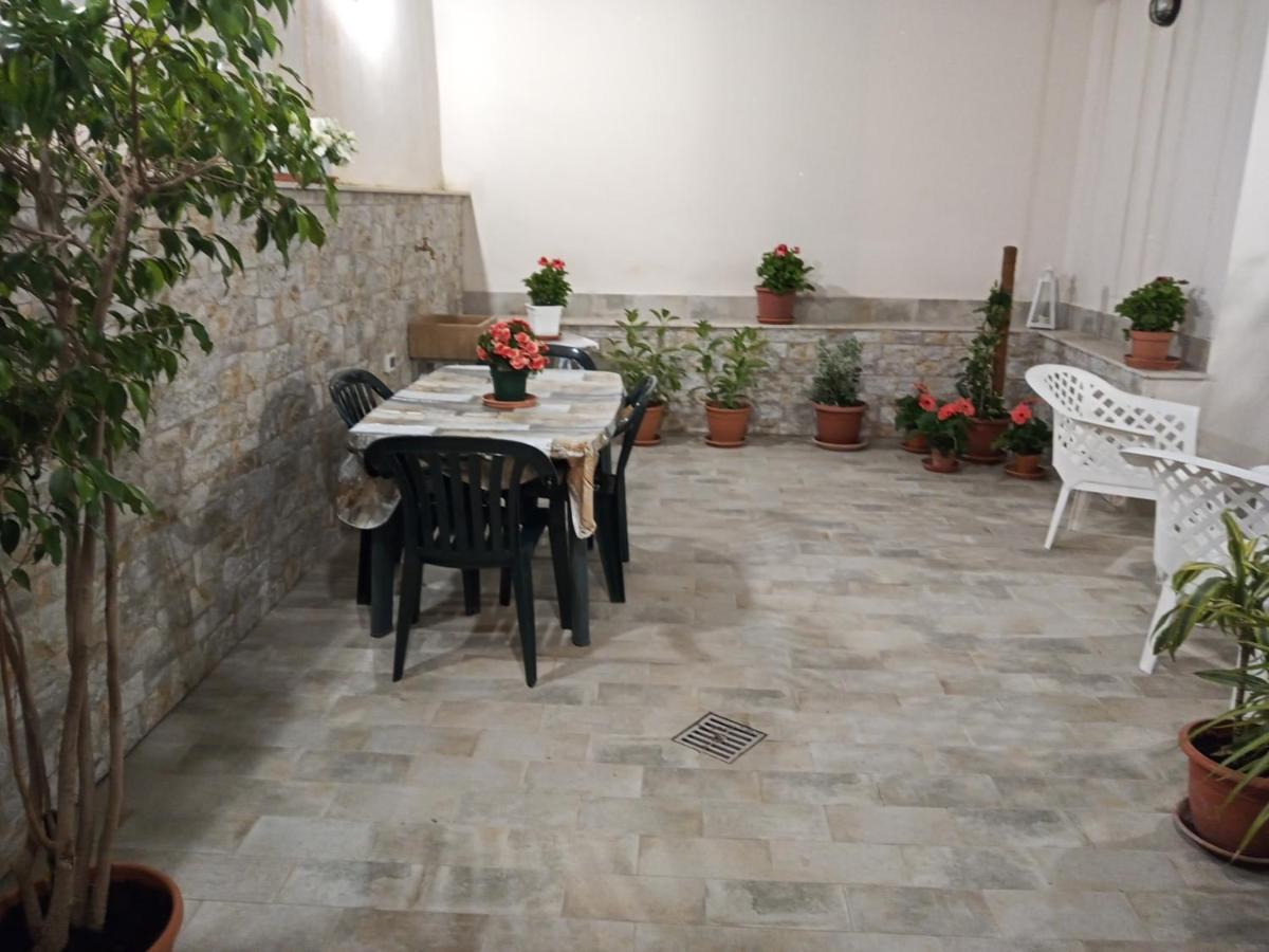 Zisa Home Ai Cantieri Culturali-Facile Posteggio In Strada No Ticket Palermo Bagian luar foto