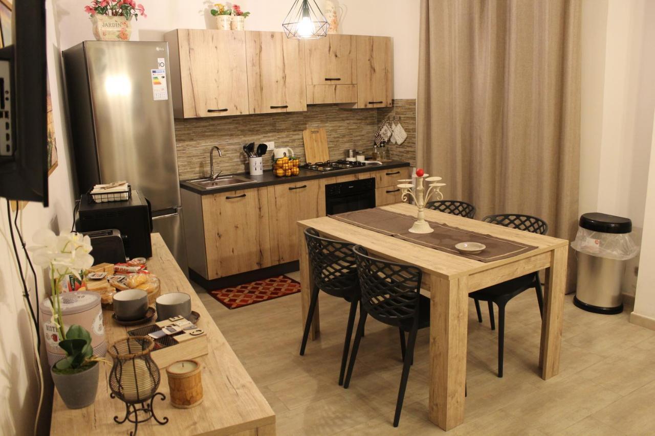 Zisa Home Ai Cantieri Culturali-Facile Posteggio In Strada No Ticket Palermo Bagian luar foto