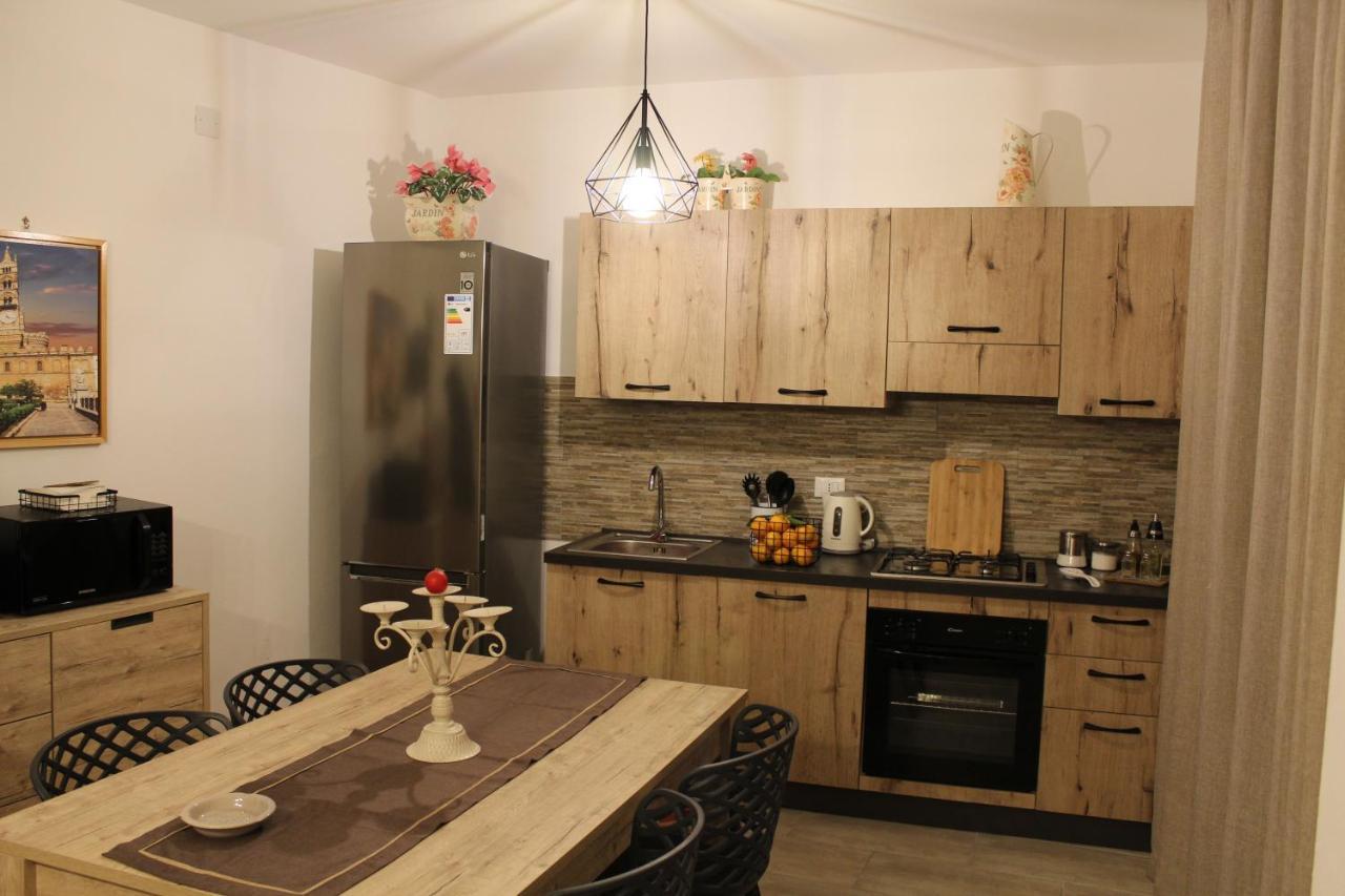 Zisa Home Ai Cantieri Culturali-Facile Posteggio In Strada No Ticket Palermo Bagian luar foto
