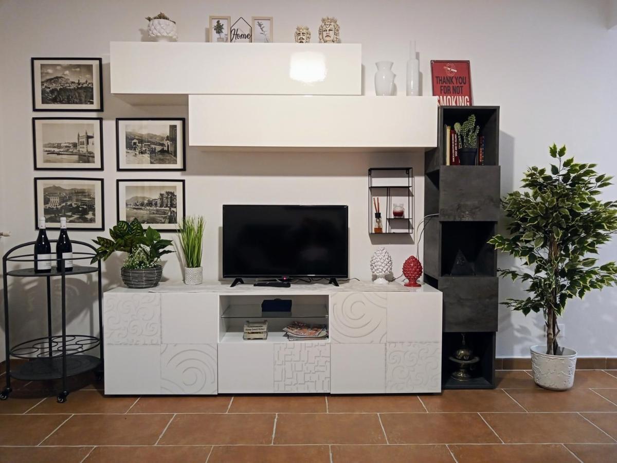Zisa Home Ai Cantieri Culturali-Facile Posteggio In Strada No Ticket Palermo Bagian luar foto